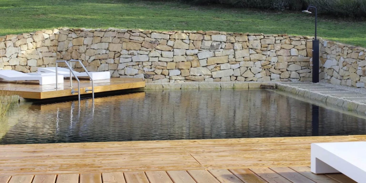 Schwimmbecken